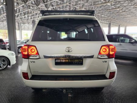 2013-Toyota-Land-Cruiser-200-45-D-V8-VX-Auto_5