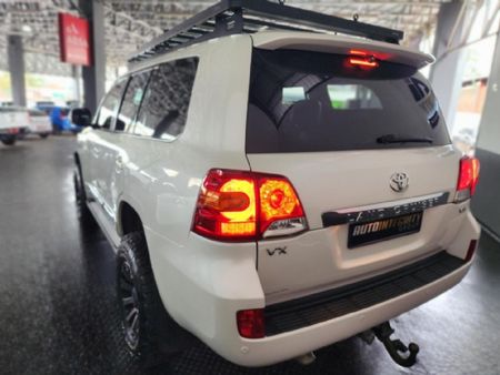 2013-Toyota-Land-Cruiser-200-45-D-V8-VX-Auto_6