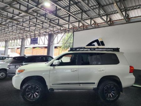 2013-Toyota-Land-Cruiser-200-45-D-V8-VX-Auto_7