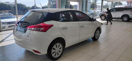 2019-Toyota-Yaris-15-XI-5-dr_1