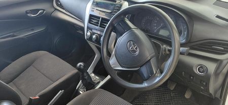 2019-Toyota-Yaris-15-XI-5-dr_3