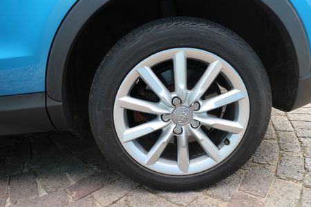 2017-Audi-Q3-20-TFSI-quattro-Auto-132kW_16