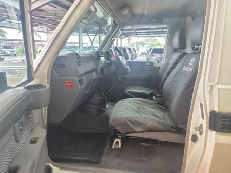 2015-Toyota-Land-Cruiser-79-45-D-Single-Cab_6