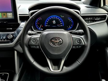 2026-Toyota-Corolla-Cross-18-XS_16