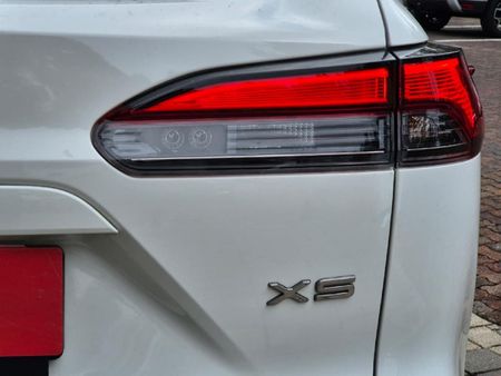 2026-Toyota-Corolla-Cross-18-XS_8