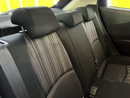 2017-Mazda-2-15-Active-5-dr_10