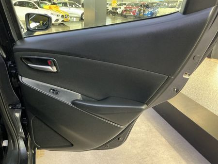 2017-Mazda-2-15-Active-5-dr_11