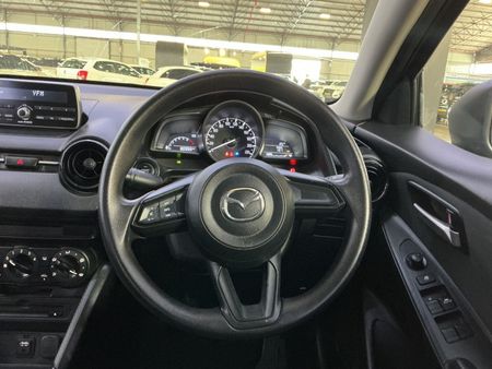 2017-Mazda-2-15-Active-5-dr_15