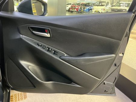 2017-Mazda-2-15-Active-5-dr_24