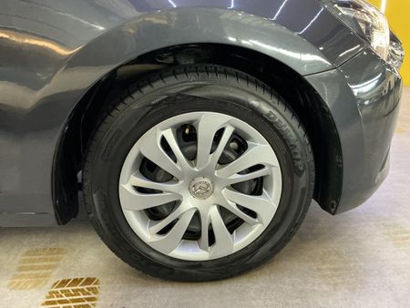 2017-Mazda-2-15-Active-5-dr_25