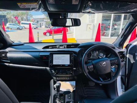 2026-Toyota-Hilux-28-GD-6-RB-Legend-55-Auto-Double-Cab_6