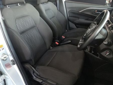 2025-Suzuki-Swift-12-GL_9