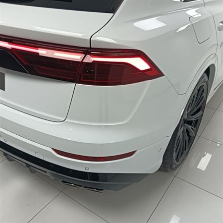 2026-Audi-SQ8-Quattro-Auto-Black-Edition-373kW_9