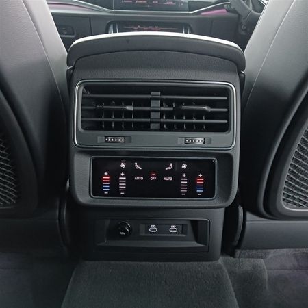 2026-Audi-SQ8-Quattro-Auto-Black-Edition-373kW_16
