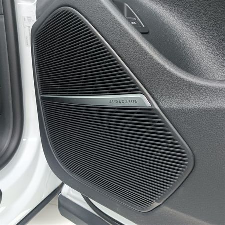 2026-Audi-SQ8-Quattro-Auto-Black-Edition-373kW_22