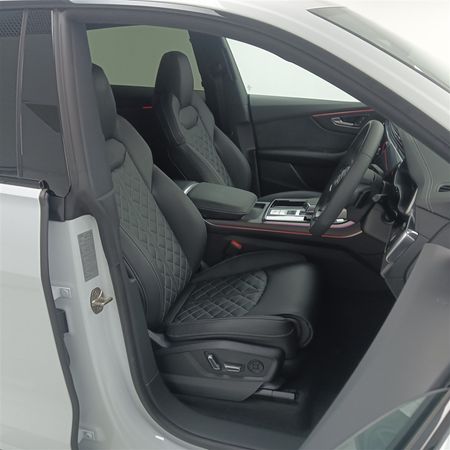 2026-Audi-SQ8-Quattro-Auto-Black-Edition-373kW_23