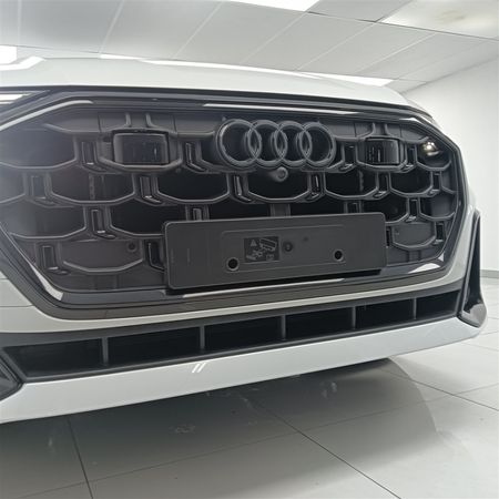 2026-Audi-SQ8-Quattro-Auto-Black-Edition-373kW_2