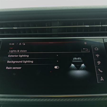 2026-Audi-SQ8-Quattro-Auto-Black-Edition-373kW_32