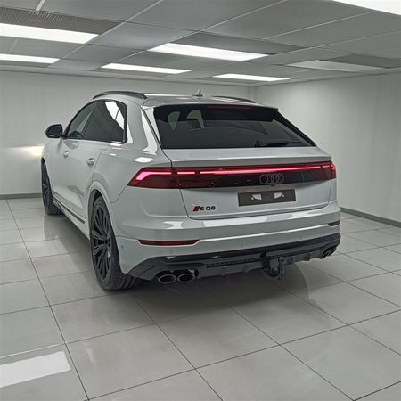 2026-Audi-SQ8-Quattro-Auto-Black-Edition-373kW_4