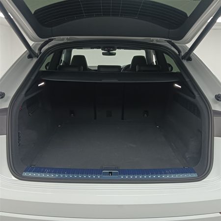 2026-Audi-SQ8-Quattro-Auto-Black-Edition-373kW_8