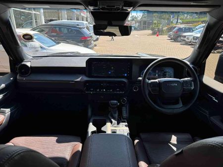 2025-Toyota-Land-Cruiser-Prado-VX-R-28GD-Auto_9