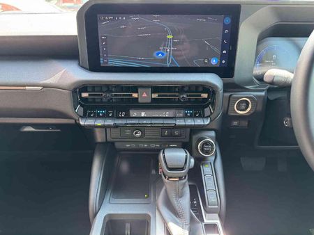 2025-Toyota-Land-Cruiser-Prado-VX-R-28GD-Auto_10