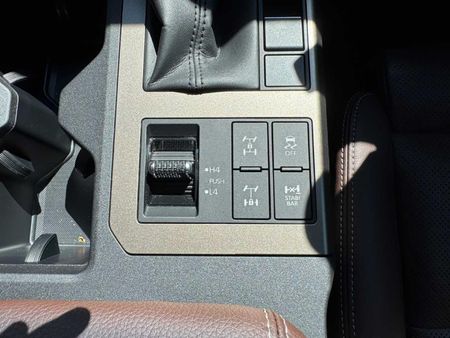 2025-Toyota-Land-Cruiser-Prado-VX-R-28GD-Auto_12