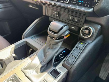 2025-Toyota-Land-Cruiser-Prado-VX-R-28GD-Auto_13