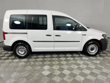 2020-Volkswagen-Caddy-20-Trendline_12