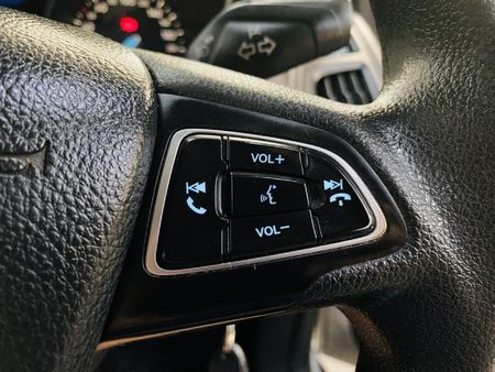 2017-Ford-Focus-10-EcoBoost-Ambiente_14