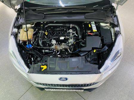2017-Ford-Focus-10-EcoBoost-Ambiente_15