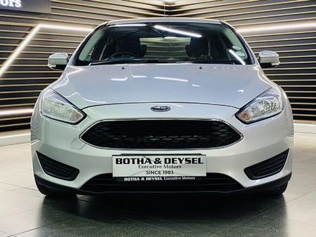 2017-Ford-Focus-10-EcoBoost-Ambiente_21