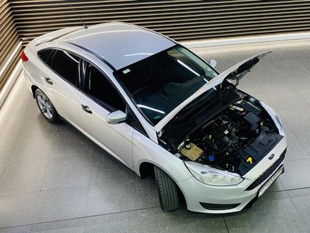 2017-Ford-Focus-10-EcoBoost-Ambiente_22
