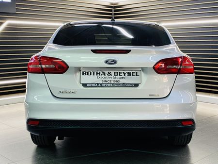 2017-Ford-Focus-10-EcoBoost-Ambiente_3