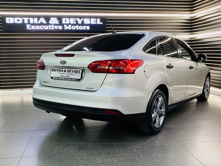 2017-Ford-Focus-10-EcoBoost-Ambiente_5