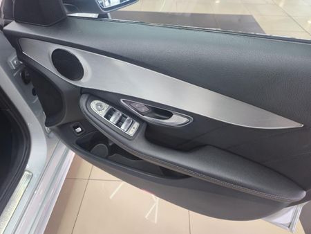 2020-Mercedes-Benz-C-Class-C-180-Auto_4