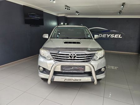 2014-Toyota-Fortuner-30-D-4D-Raised-Body-Auto_2