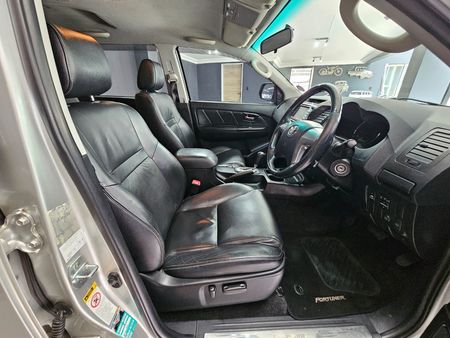 2014-Toyota-Fortuner-30-D-4D-Raised-Body-Auto_5