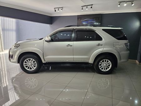 2014-Toyota-Fortuner-30-D-4D-Raised-Body-Auto_7
