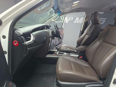 2020-Toyota-Fortuner-28-GD-6-4x4-Auto_15