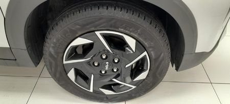 2024-Kia-Sonet-15-LX_11