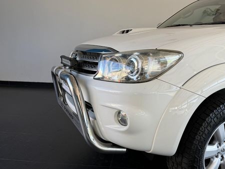 2011-Toyota-Fortuner-30-D-4D-Raised-Body_9