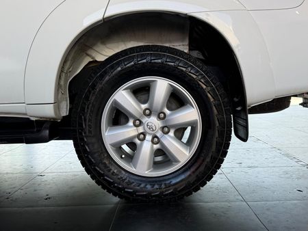 2011-Toyota-Fortuner-30-D-4D-Raised-Body_10