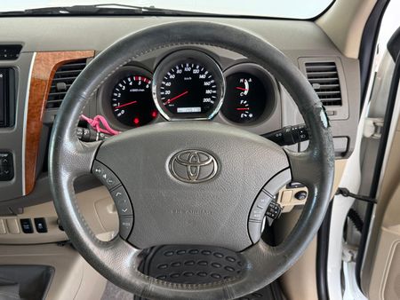 2011-Toyota-Fortuner-30-D-4D-Raised-Body_11