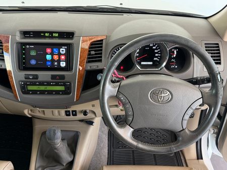 2011-Toyota-Fortuner-30-D-4D-Raised-Body_12