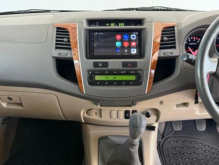 2011-Toyota-Fortuner-30-D-4D-Raised-Body_14