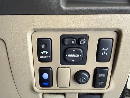 2011-Toyota-Fortuner-30-D-4D-Raised-Body_15