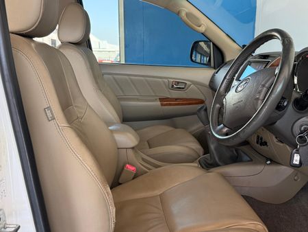 2011-Toyota-Fortuner-30-D-4D-Raised-Body_17