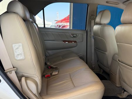 2011-Toyota-Fortuner-30-D-4D-Raised-Body_18