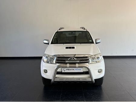 2011-Toyota-Fortuner-30-D-4D-Raised-Body_1
